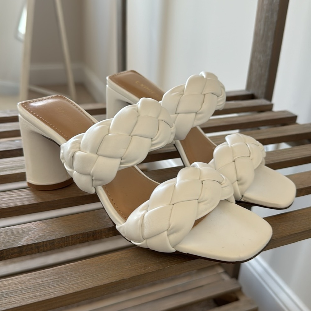 NEW Express brand Crisp white chunky ribboned heels